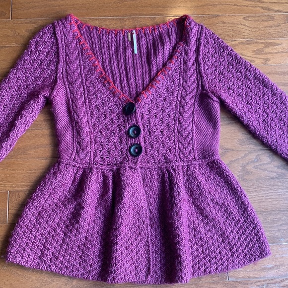 Free People Boho Knit Fuchsia V-Neck Ruffle Longline Wool Cardigan Size Medium - Picture 2 of 10